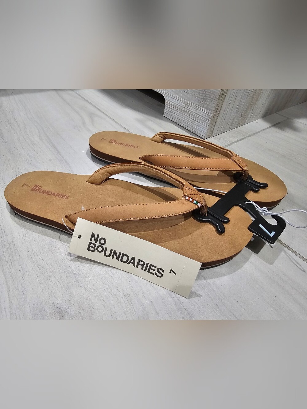 No Boundaries Tan Brown Genuine Leather Womens Cushioned Flip Flops Size 7 New